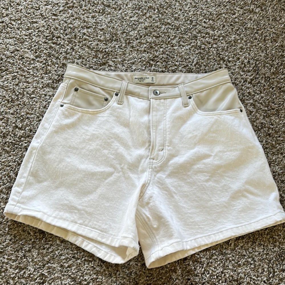NEW Abercrombie dad short high rise w leather detail